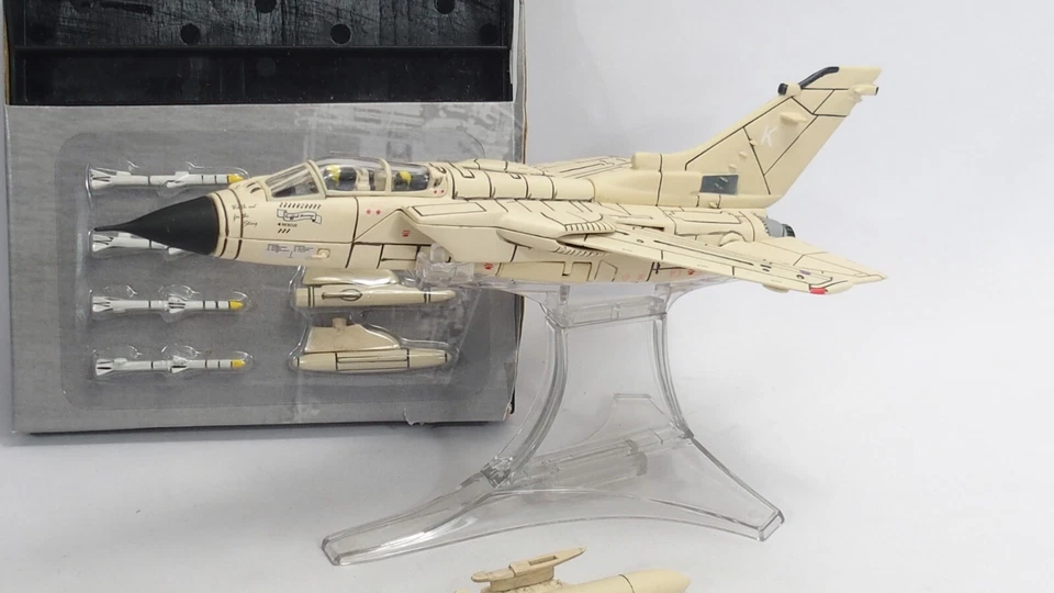 Forces of Valor 1:72 - 80011 UK Panavia Tornado GR.1 Kuwait 1991 Die-Cast - Bild 4 von 4