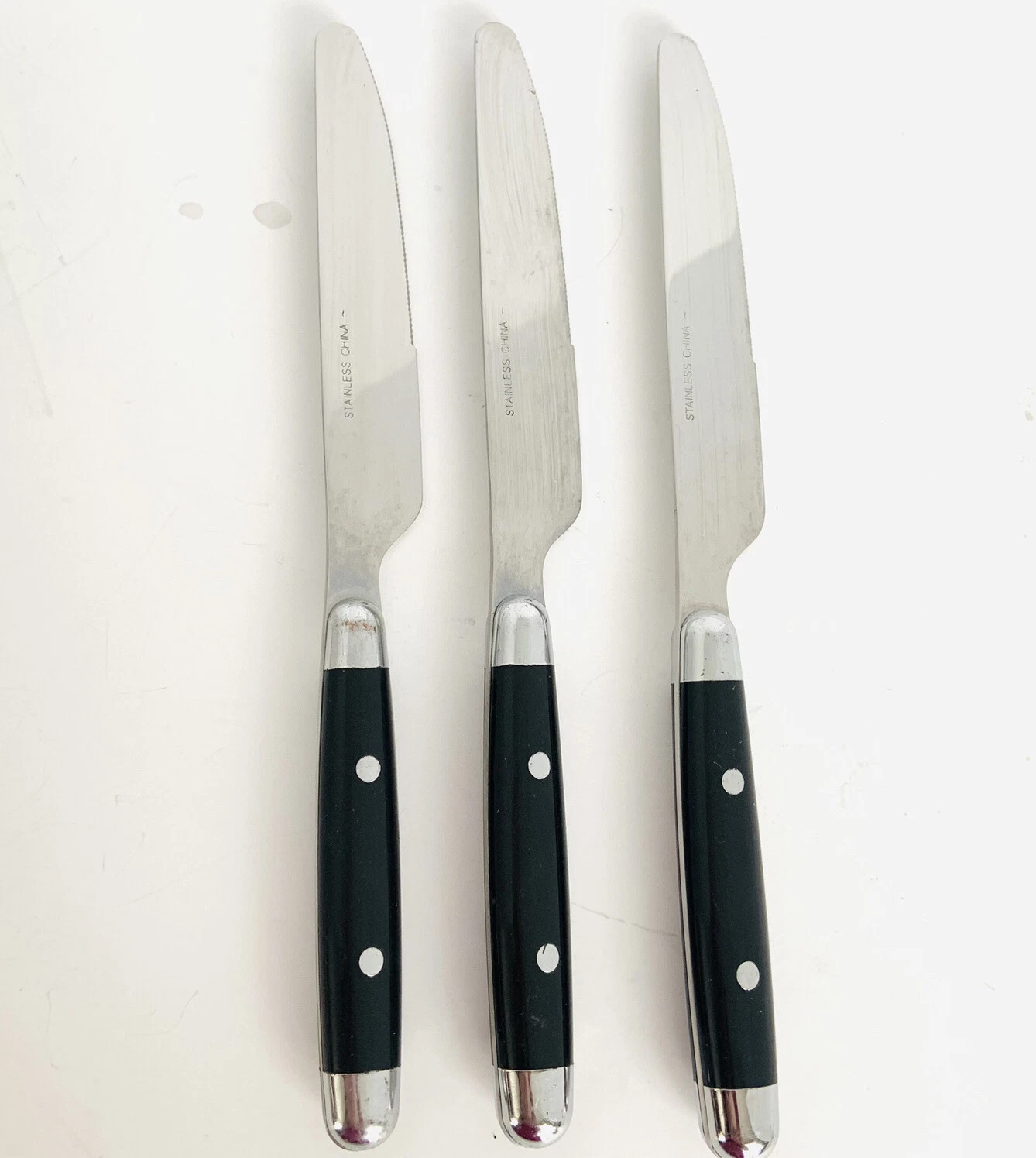Stainless set of 3 BLACK Plastic Handle Rivets SERRATED DINNER KNIFE 8.75”