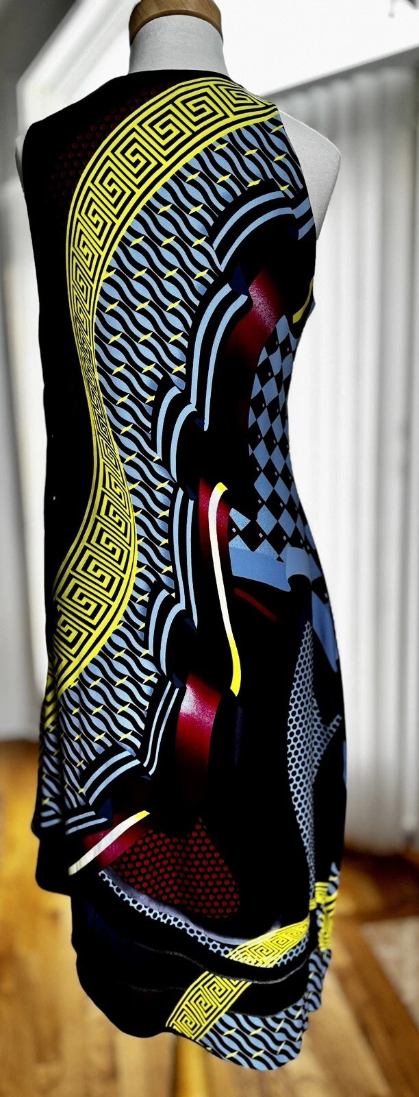 Abito da passerella asimmetrico stampato grafica Versace 44