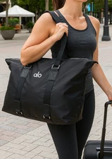 Alo Yoga Duffle Tote Bag NWT – Lightweight Crossbody Shoulder Gym Travel
