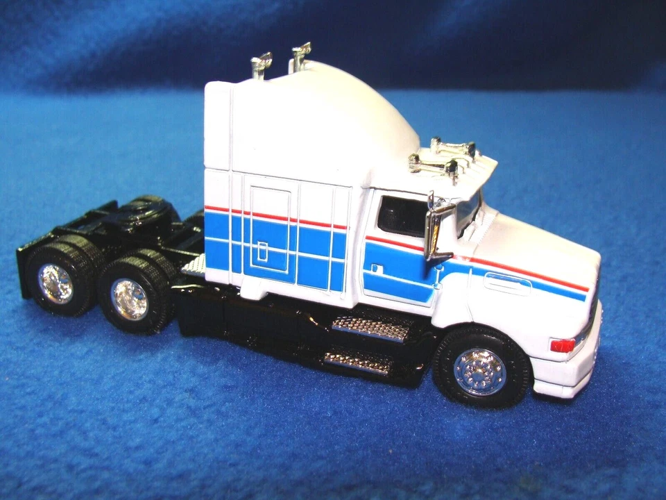 Raybestos #8 Ford Aeromax Team Transporter 1/64 Die Cast Coin Bank 1993 Racing C - Imagem 3 de 4