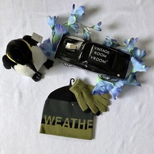 Weatherproof NWOT Beanie and Gloves Set Youth OS 8-16YO 