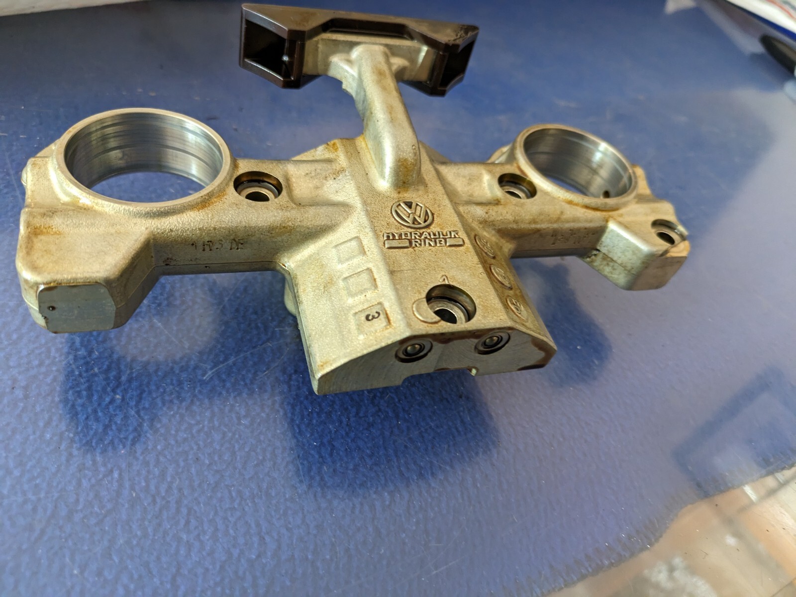 left driver Engine Bentley Continental gt Flying Spur w12 camshaft housing