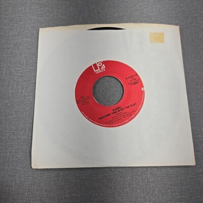 Queen ~ Another One Bites The Dust 45 RPM 7  Single  Don't Try Suicide Vinyl