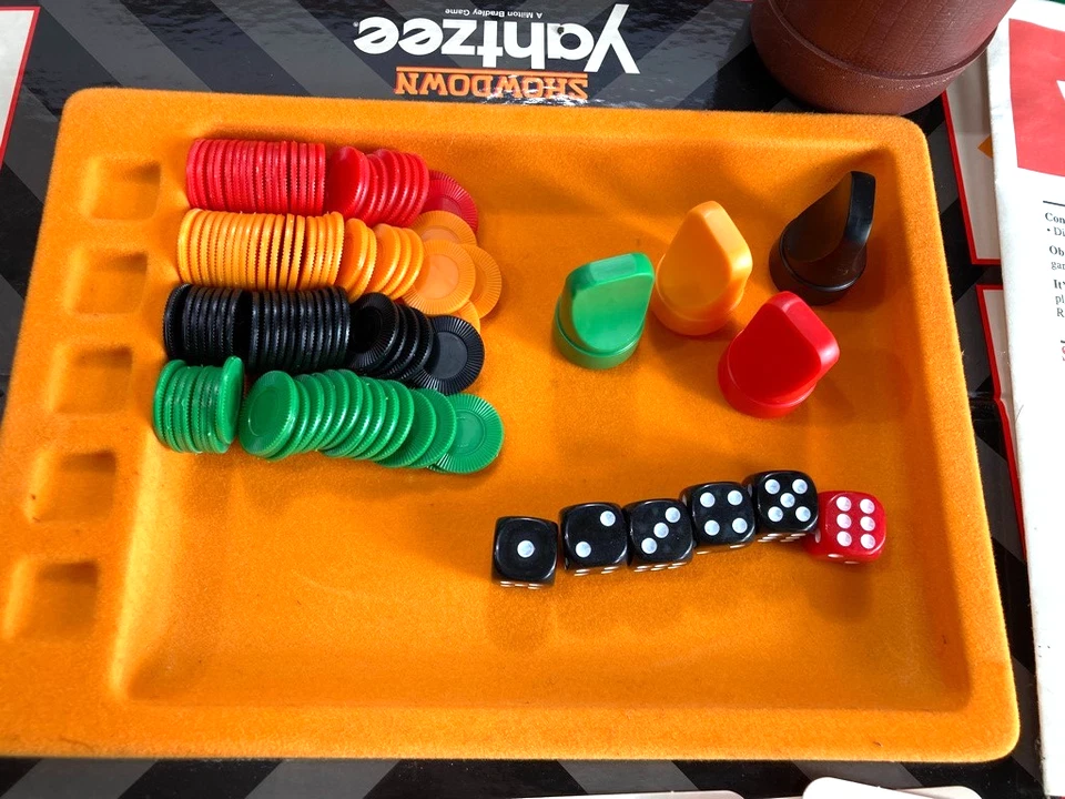VINTAGE Showdown Yahtzee COMPLETE Milton Bradley 1991 Dice Game - Image 3 of 4