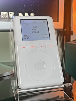 iPod Classic 3rd Generation | 40GB | New Battery | Superb Condition | Working - Image 1 of 4