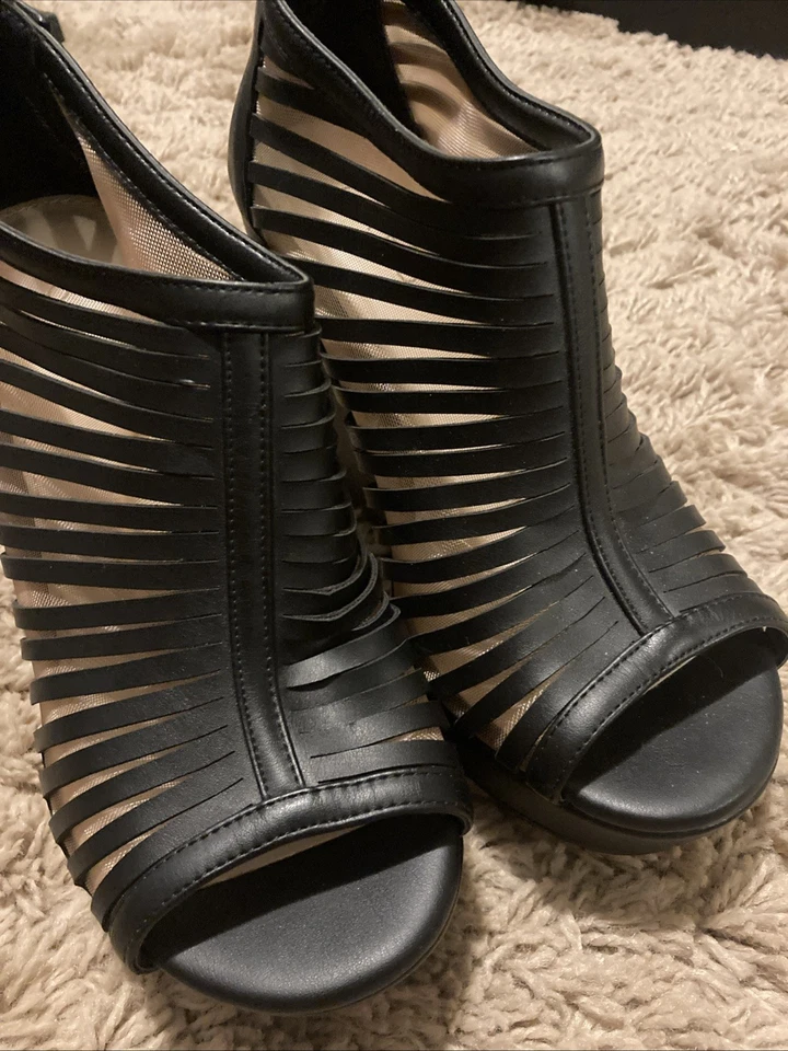 Torrid Black Strappy Wedge Bootie Women's Size 8.5 Wide Dressy 4 In Heel - Image 3 of 4