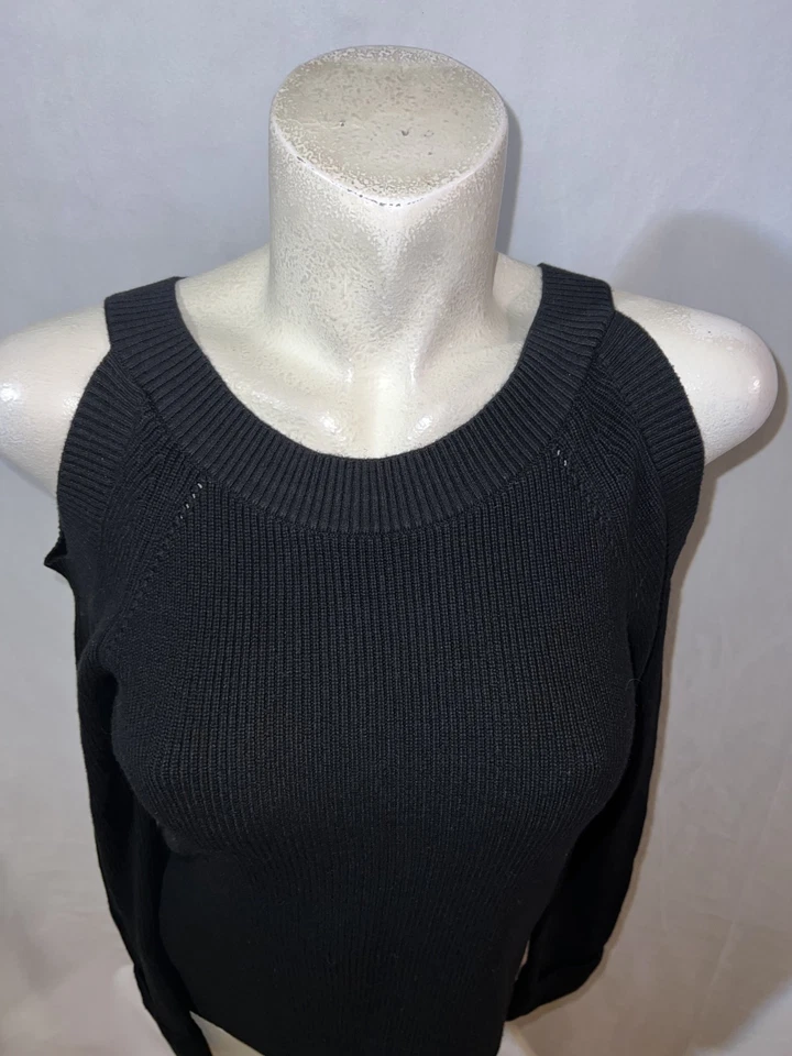 Nuevo Suéter DOLCE CABO Talla XS Negro Sólido Hombro Frío Tejido Top Estilo 71413 Nuevo con Etiquetas Foto 2 de 4