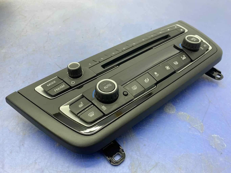 BMW M4 2015-2020 OEM PANEL DE CONTROL DE CLIMA DELANTERO CON RADIO CONTROL *ARAÑAZOS* Foto 2 de 4