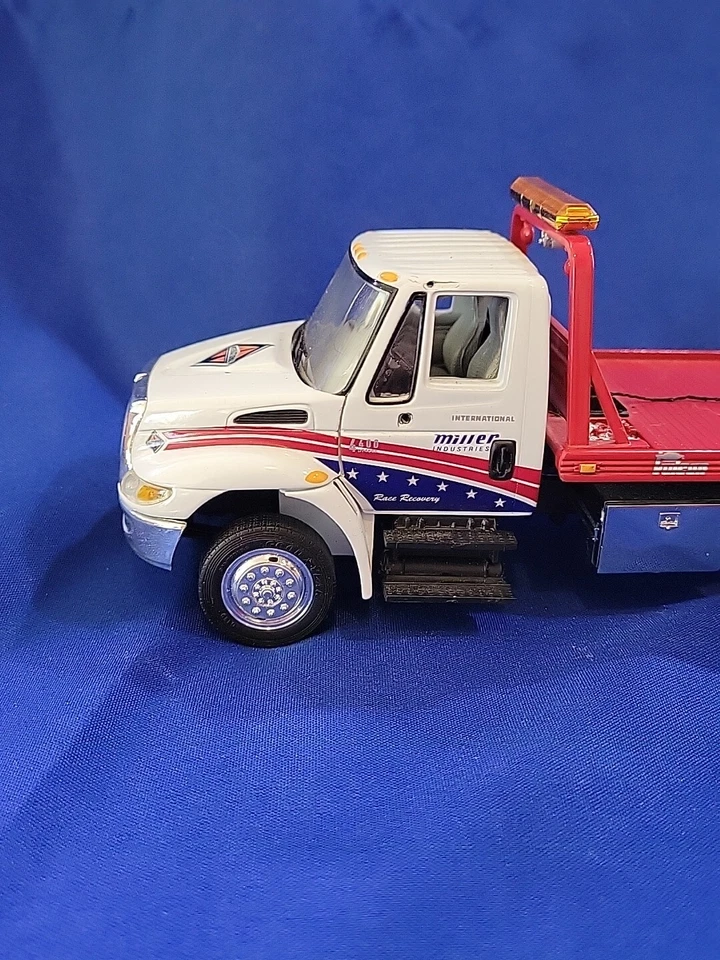 Rare First Gear 19-2971 international Series 4400 Miller Industries Slide Back - Image 2 of 4