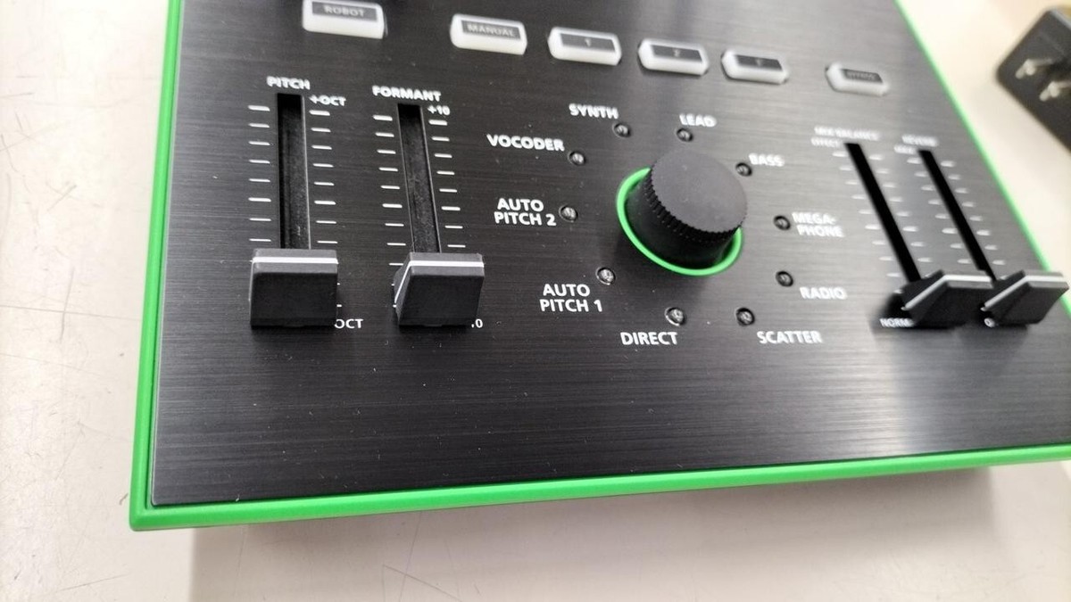 Roland VT-3 Voice Transformer AIRA Effect Processor open box