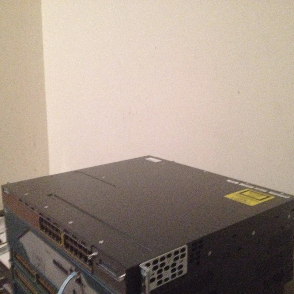 Cisco Catalyst WS-C3750X-24T-S 24-Ports Gigabit NetWork Switch - Image 3 of 4