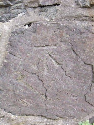 Foto A3 Benchmark auf Ford Cynan, Menai Brücke Bangor Dieser Maßstab i c2011