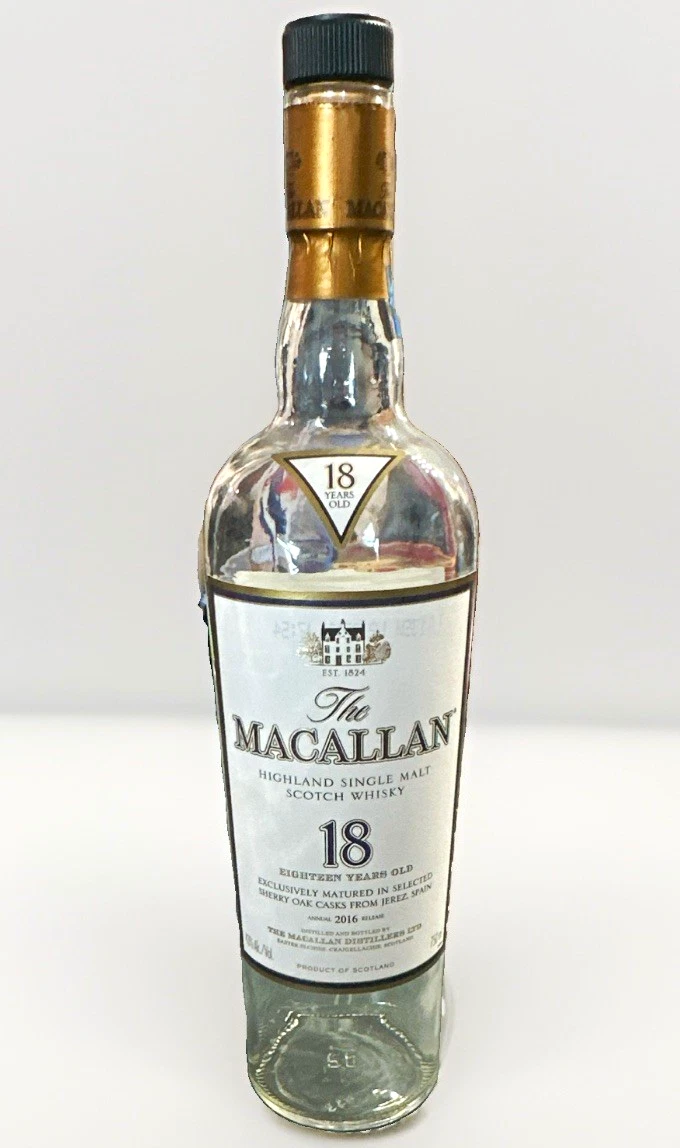 25+ Scotch Whisky In Collectible Liquor Bottles (1900-Now) for