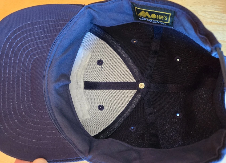 Mickey Mantle's Restaurant NYC Blue Snapback Hat & NY 2001 Champions Pin - Image 4 of 4