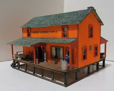 PUMPKIN PLUMBING SUPPLY. BUILT. HIGHLY DETAILED. WEATHERED. WOOD. LIGHTED. HO