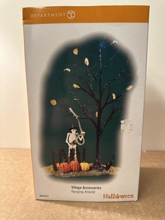 Department 56 Halloween Village “Hanging Around” 56.53214 New open box