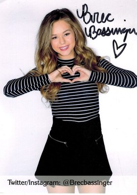 BREC BASSINGER/STARGIRL-Original handsigniertes Autogramm auf Karte 10x15 (3208)