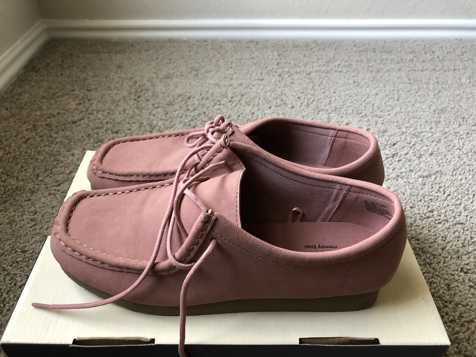 NIB Women's Size 7M St John’s Bay Clover Memory Foam Rose Lace Up Loafers