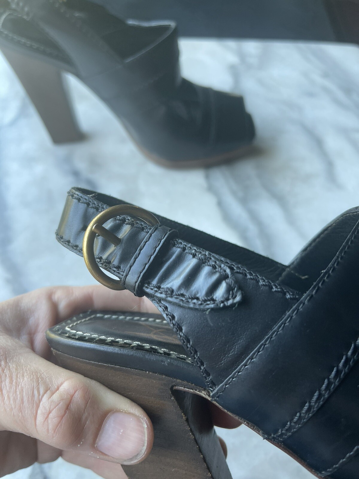 SAINT LAURENT Tacchi posteriori imbracatura vintage YSL in pelle nera punta aperta 35 5