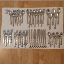 Oneida Distinction Deluxe HH Stainless Valerie Pattern 52 pieces. READ