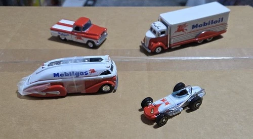 Hot Wheels RLC Mobil Oil Set  2002 (4) Pcs. Complete set, red line club