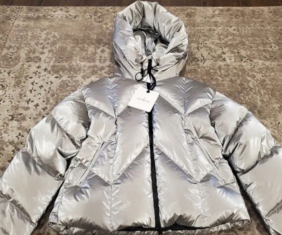 $1,875 Moncler Frele Metallic Silver Short Down Jacket Size $1,875 Moncler Frele Metallic Silver Short Down Jacket Size