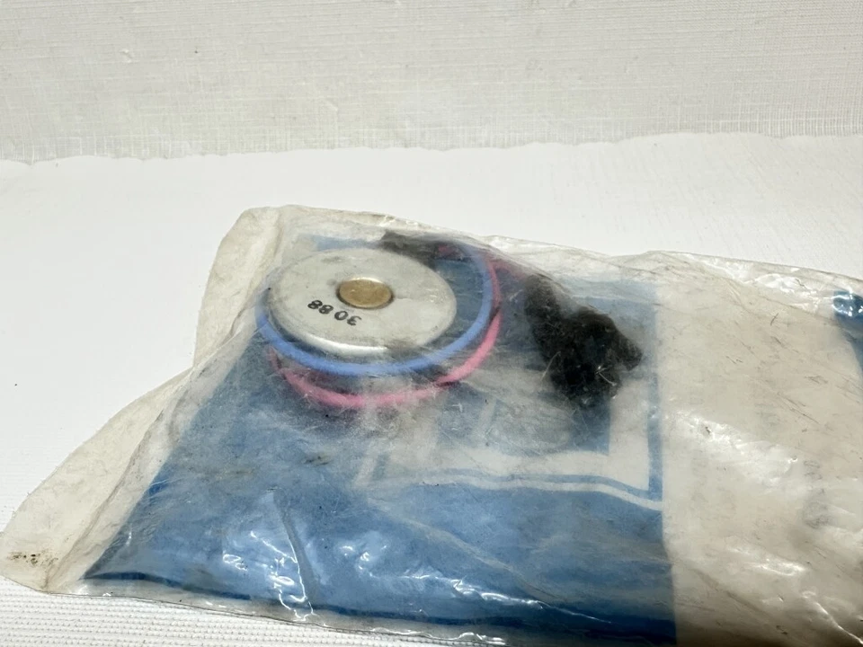 1992-1993 Buick Skylark NOS GM Auto Transmission Shift Lock Solenoid #26041355 - Image 3 of 4