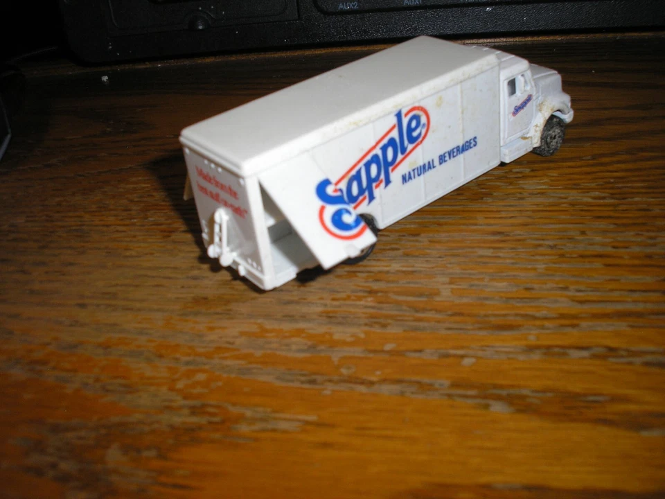 Plataforma de camión de reparto de bebidas naturales Snapple Road Champs de colección 1/64 ENVÍO GRATUITO Foto 3 de 4