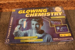 thames and kosmos glowing chemistry