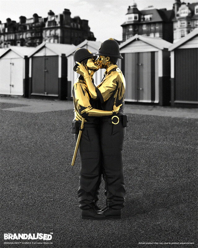 新品 Mighty Jaxx - KISSING COPPERS BANKSY Mighty jaxx BANKSY Kissing Coppers Gold Rush Edition Fashion
