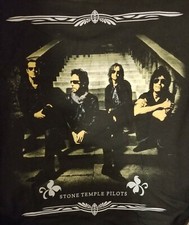 STONE TEMPLE PILOTS TOUR 2008 CONCERT GRAPHIC T-SHIRT. CONDITION IS MINT