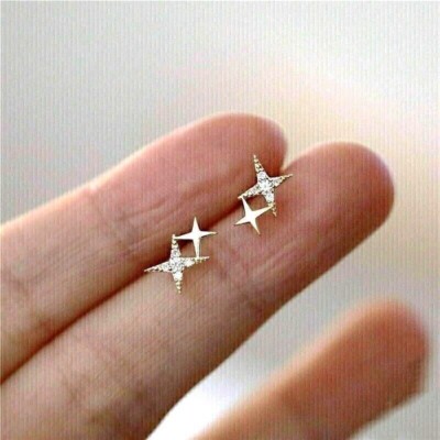 Round Cut Simulated Diamond Women's Star Stud Earrings In 14K Yellow Gold Plated