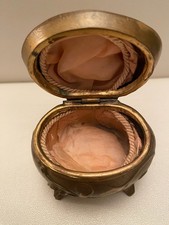 Petite boite à bijoux dorée ovale art nouveau 1