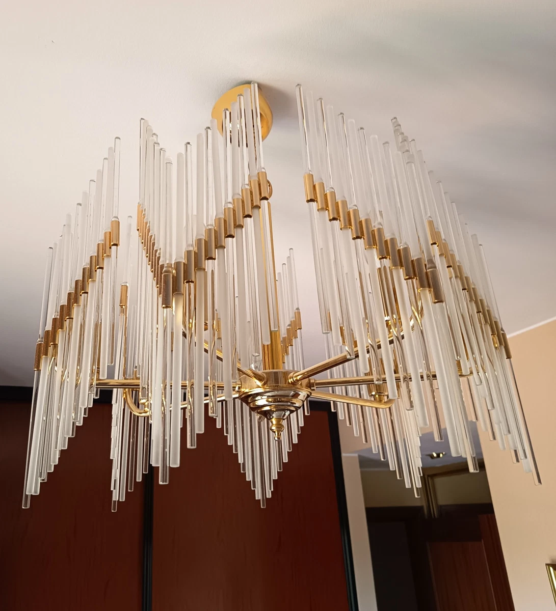 Elegante lámpara de techo de los años ochenta, 7 brazos, con diseño distintivo.