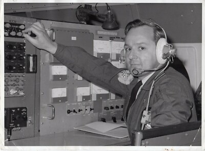 Original Press Photo RAF Flight Lieutenant Topaz 115 Squadron Flight Check 1971