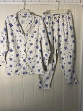 The Company Store 100% Cotton Snowflake Flannel Pajamas Size Small White & Blue