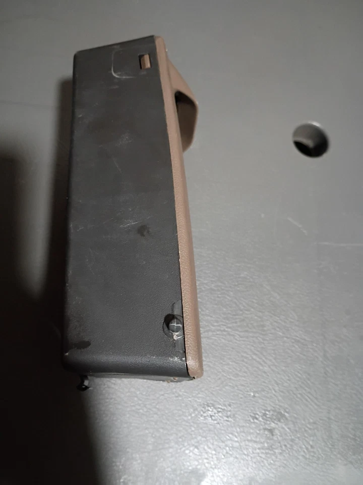 2005 04 05 06 07 Chevrolet Malibu консоль задний подстаканник коричневый подстаканник OEM - Изображение 2 из 4