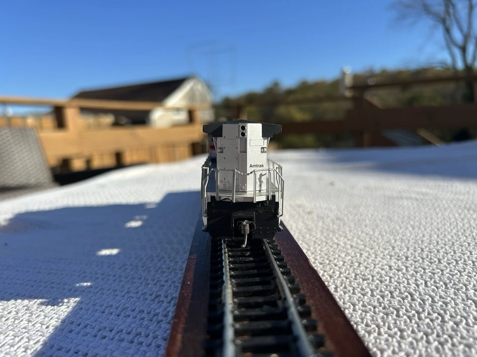 HO Walthers Amtrak Dash 8-32BWH Diesel Locomotive - (NICE TESTED) - Image 2 of 4