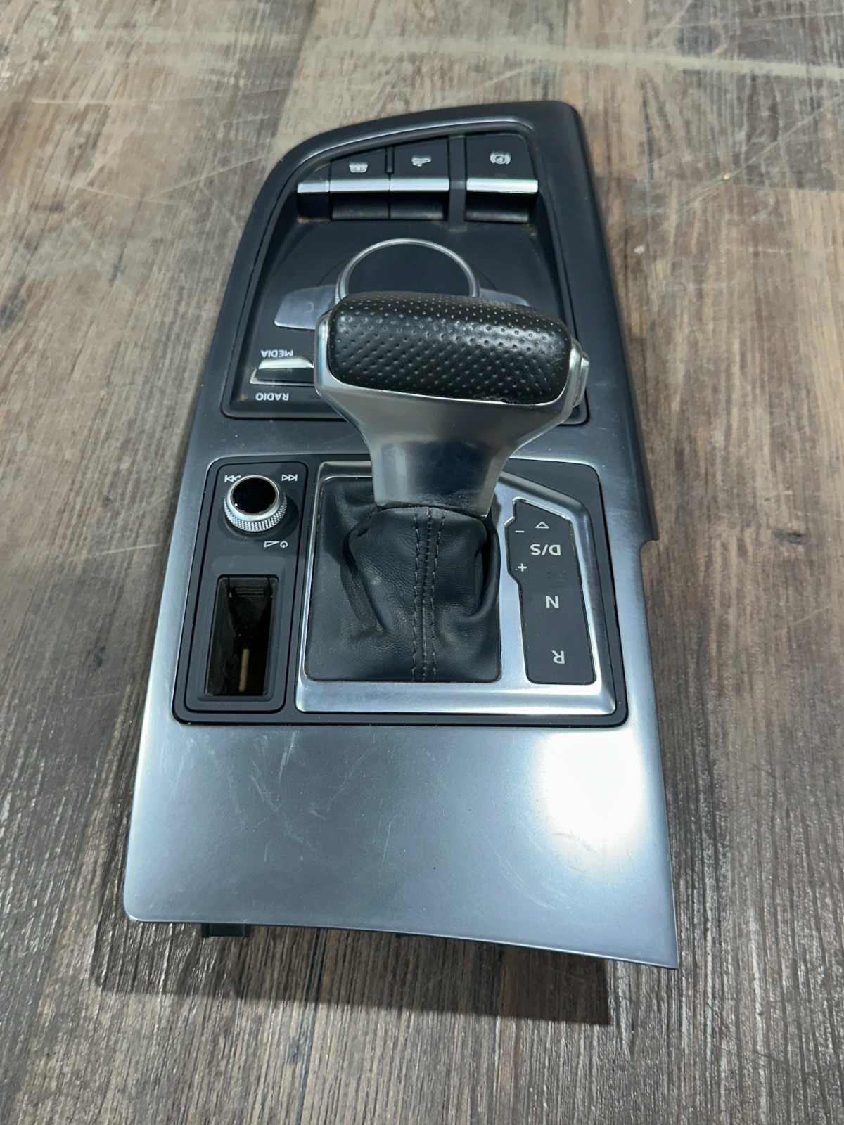 Audi R8 2012-2015 Center console