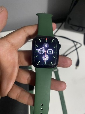 Apple Watch Series 7 GPS 41mm Midnight Aluminum Case with Apple Watch Series 7 GPS 41mm Midnight Aluminum Case with