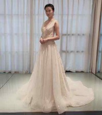 Sexy A-Line Wedding Dresses V-Neck Sleeveless Beaded 3D Flower Lace Bridal Gowns