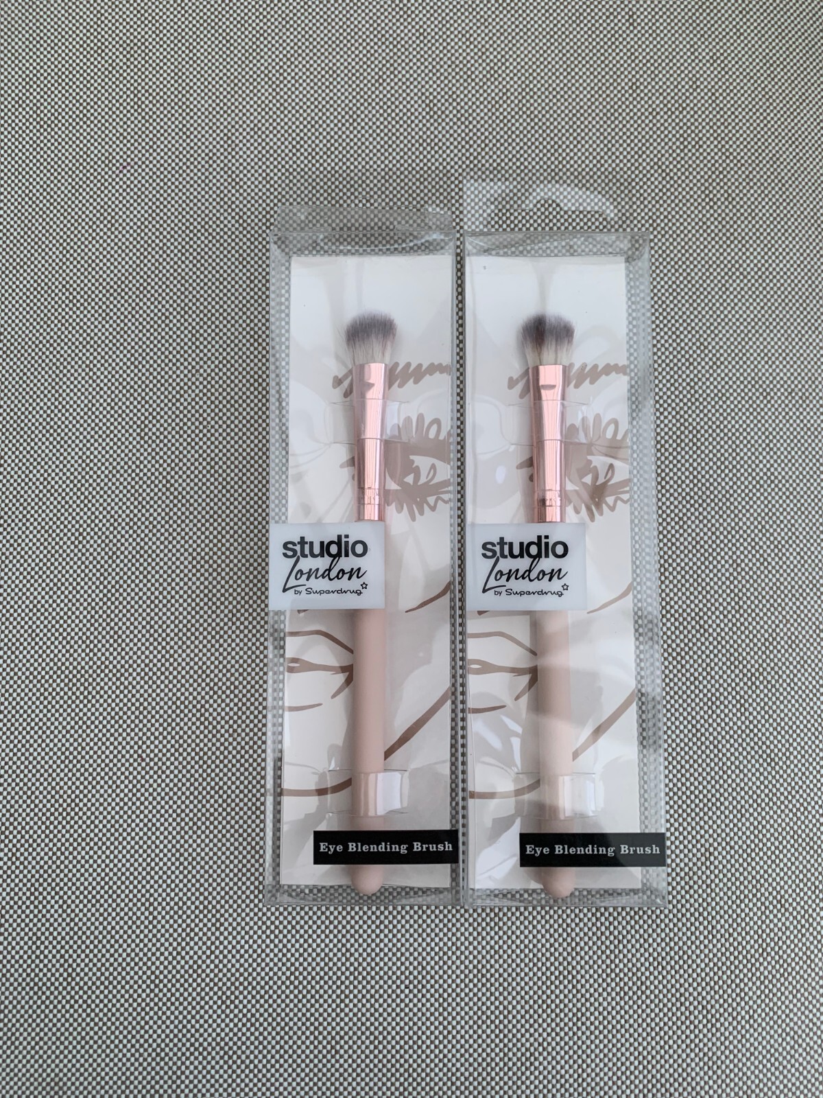 2 x Superdrug Eye Blender Brush For Controlled Blending of Eyeshadow BNIB