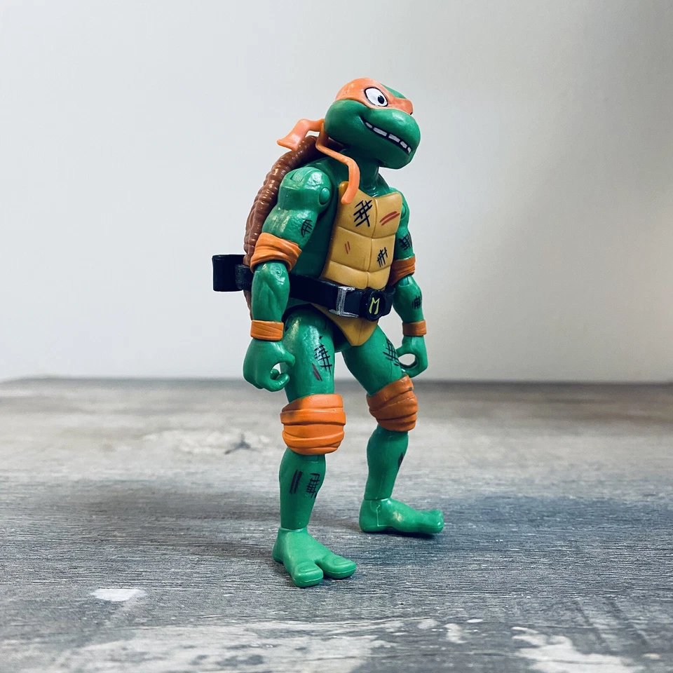 Teenage Mutant Ninja Turtles: Mutant Mayhem Battle Pack: Figura suelta de Mikey Foto 2 de 4