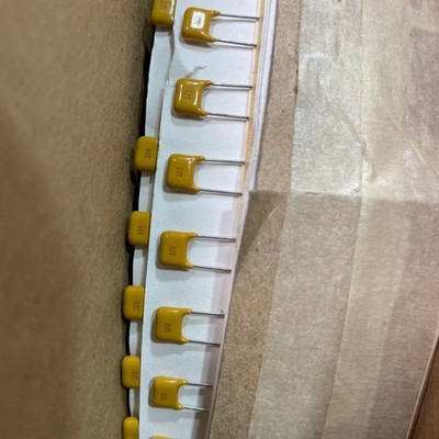 Lot of 1500(est) SR301C474KAATR1 CAP CER 0.47UF 100V X7R RADIAL 45396-15