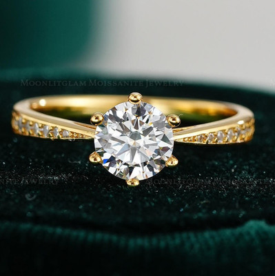 1.40 CTW Round Cut VVS1 Moissanite Proposal Ring In 14K Yellow Gold Plated