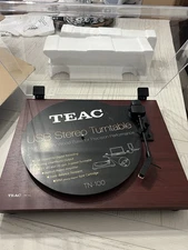 TEAC TURNTABLE MODEL TN-100 with USB Port