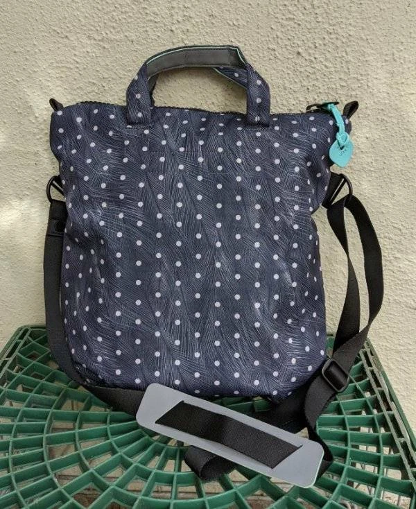 Crumpler tote outlet