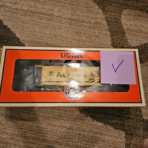 LIONEL 6-36544 ALASKA YELLOW & BLUE SQUARE WINDOW LIGHTED CABOOSE.MINT CONDITION