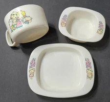 COMBI BABY DISH SET BOWL PLATE & CUP MUG SMILING BABY FLOWERS OFF-WHITE JAPAN